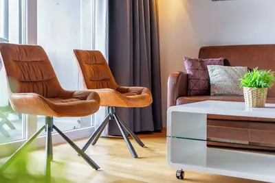 Image de Légèrement à l'extérieur avec de grands balcons