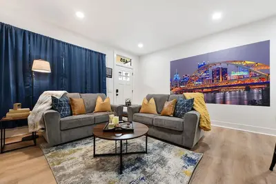 Image de ★ HostWise Stays ★ Off-Street Parking, 2 Full Baths, Great Patio!