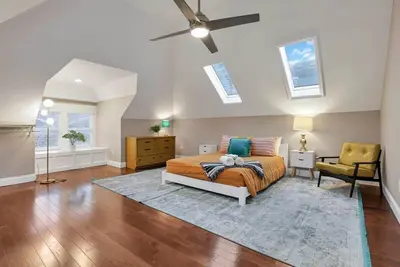 Image de The Goodale House - 2 Units - 4 Br 5 Bath