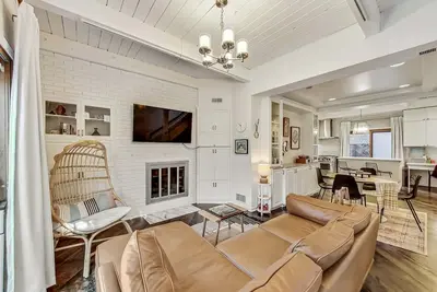 Image de Located in the Heart of Lincoln Park, walking distance to North Ave beach & more