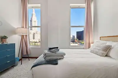 Image de Skyloft Condo | Walk To Stadiums | City Views