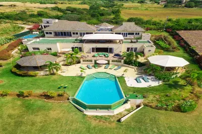 Image de Hi-end 7 bedroom luxury villa situated on hilltop with jacuzzi