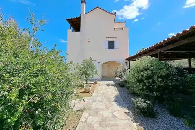 Image de Cosy villa, close to the castle of Monemvasia. Ideal for family and friends.