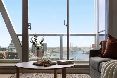 Image de A Stylish 3br Apt with Harbour Views, Free Parking