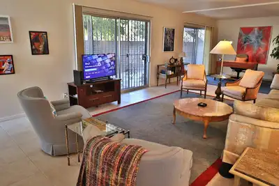 Image de Vintage Relaxation Next to Park, Zoo and Golf