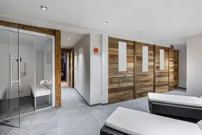 Image de Chalet centre Megève avec hammam et terrasse, 5 chambres en suite, proche commerces