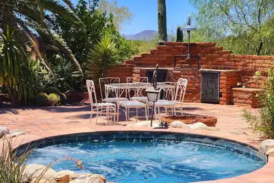 Image de The Duke-Iconic Foothills Escape with Pool&Spa