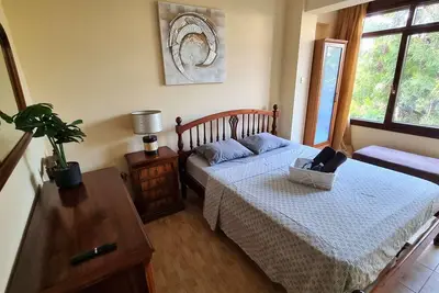 Image de Spacious Rustic 2bdr Apt w/ 200MBit + Netflix
