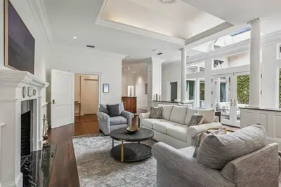 Image de New Remodel Packard at the Historic Bryson Building