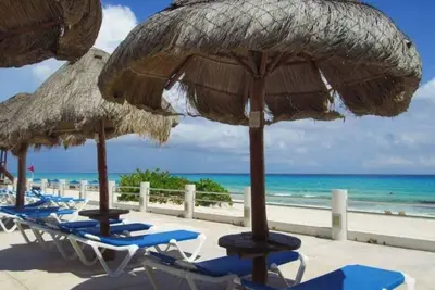 Image de Amazing Front beach villa turquoise sea 1 Br 2 queen 1wc