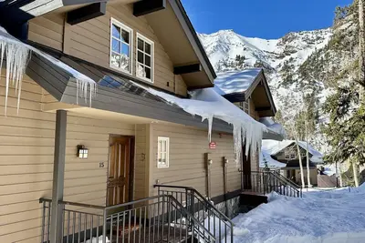 Image de Cozy Ski-in Ski-out Snowbird Townhouse
