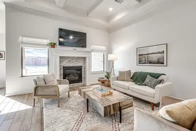 Modern Marvel in West Edmond: Luxury Living Redefined!