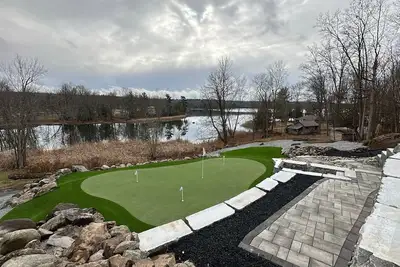Image de The Lake House - Free in House Arcade, Golf Green And 9 Hole Mini Putt Course