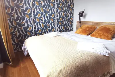 Image de Maison avec le charme de la pierre, et son espace balneo. . .