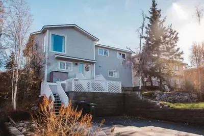 Image de Yellowknife Downtown Toboggan Hill Retreat