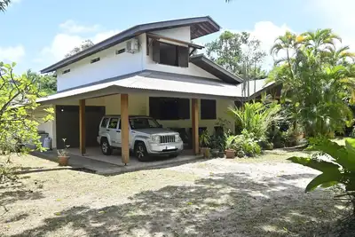 Image de Villa Ti'Mangue Julie avec son jardin verdoyant. Un séjour zen et reposant!