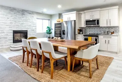 Image de Walkable Cozy Downstairs Suite in Holladay!