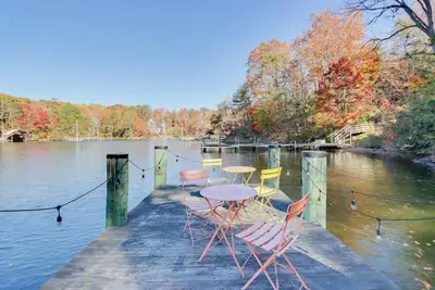 Image de Waterfront Lusby Retreat w/ Deep-Water Dock & Slip