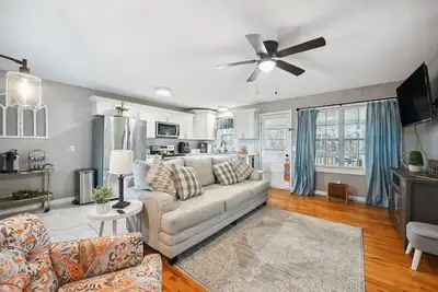 Image de Vine Grove Home w/ Deck, 4 Mi to Saunders Springs!