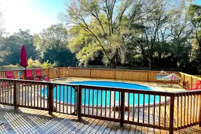 Image de Unique cabin in the city pool home