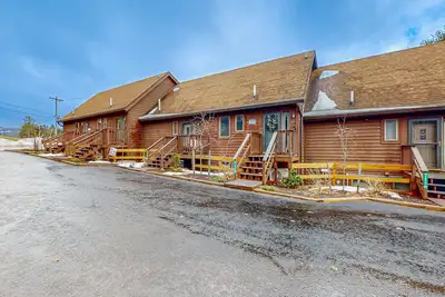 Image de Tranquil & sunlit lake retreat with pool, fire pit, & views - near skiing & golf