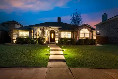 Image de Luxury Pool Home with HotTub\n