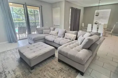 Image de 20% Off Luxury Family Villa 6br 2 En-Suite  Pool & Spa & Pool Table & Foosball\n\n