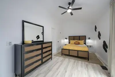 Image de ~Adorable Remodeled Townhome Near Beach & Attractions~