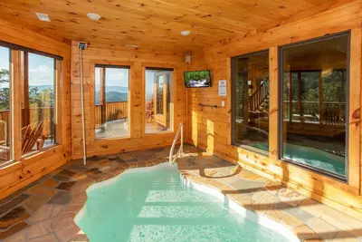 Image de Luxurious 5-Bedroom Cabin with Indoor Pool