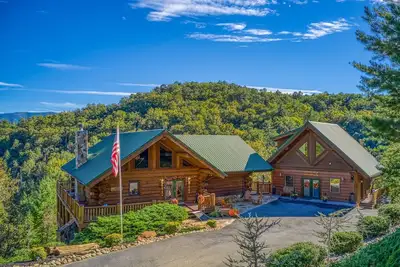 Image de Luxury Log Lodge with Mountain Views