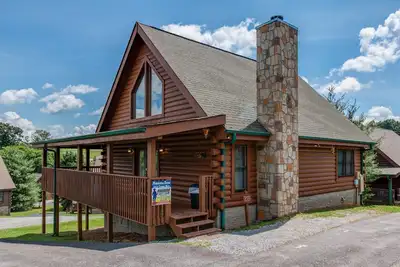 Image de The Warm Embrace Of A Vacation Cabin