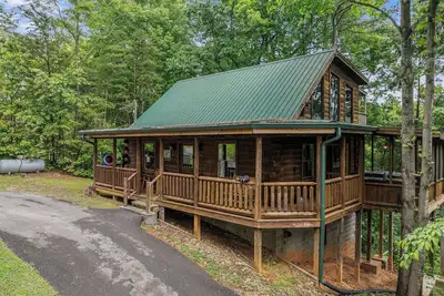 Image de Come getaway to a cabin in the Moonlit Pines