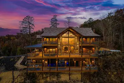 Image de Epic Mountain Views, Luxury throughout, True 10/10  Indoor pool, Hot tub, Theate