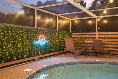 Image de Boho Heated Pool House w/Gym <20min to Beaches!