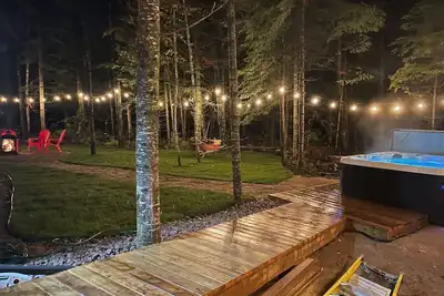 Image de Secluded Forest Themed Cottage with Hot Tub, 3 bed 2 bath with loft sitting area