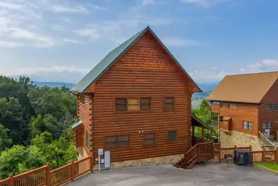 Image de 1 Above The Smokies - Luxury Cabin with Views