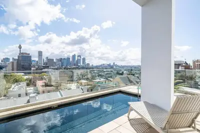 Image de Stylish 2 Bed Apt +24\/7 Concierge + Pool + Sauna