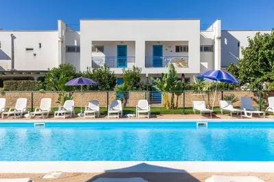 Image de Maison de vacances 'Libeccio Luxury Torre Lapillo' avec vue sur la mer, piscine partagée et Wi-Fi