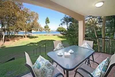 Image de Beachport Unit 16 - Direct Water Front Views!