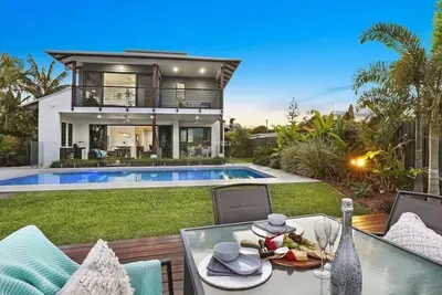 Image de Adelong- Waterfront Home Bordering Mooloolaba