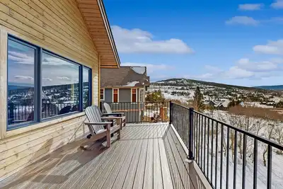 Image de New home with deck, fireplace, & mountain views - in Granby Ranch