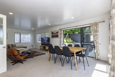 Image de Spa, Movies, Pool table, Table tennis - Ellerslie!