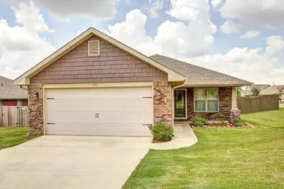 Image de Geographical Oddity: Close to Everything! / Fiber Internet / Ev Charger!