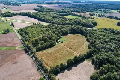 Image de Spacious Country Home on 25 acres