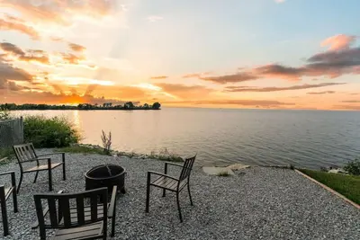 Image de Lakefront Retreat - Serene escape on Lake Erie! Amazing Views! Lorain Oh