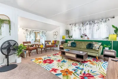 Image de Retro Trailer - Hot Tub, Ac, near Mt Rainier Nat`l Park in Ashford, Wa