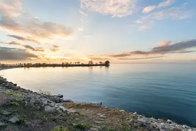 Image de Charming Lakefront home with incredible views on Lake Erie, Lorain Oh