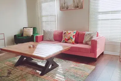 Image de Quiet Suburban Retreat near Unc Charlotte