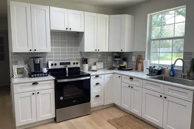 Image de Peaceful & serene modern farmhouse nestled in Hill Country. Child & pet friendly