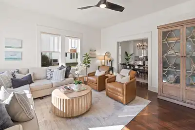 Image de Southern Serenity: 3-Bed Bungalow, Perfect for Game Days & Downtown Explorations